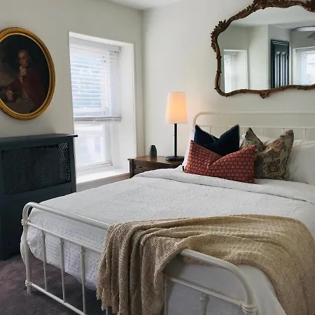 Modern Parisian Apartment In The Heart Of Manayunk